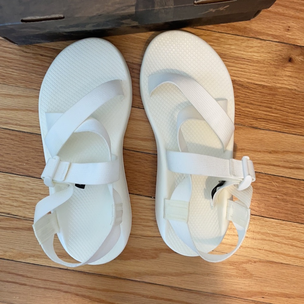 NEVER WORN Men’s white chacos